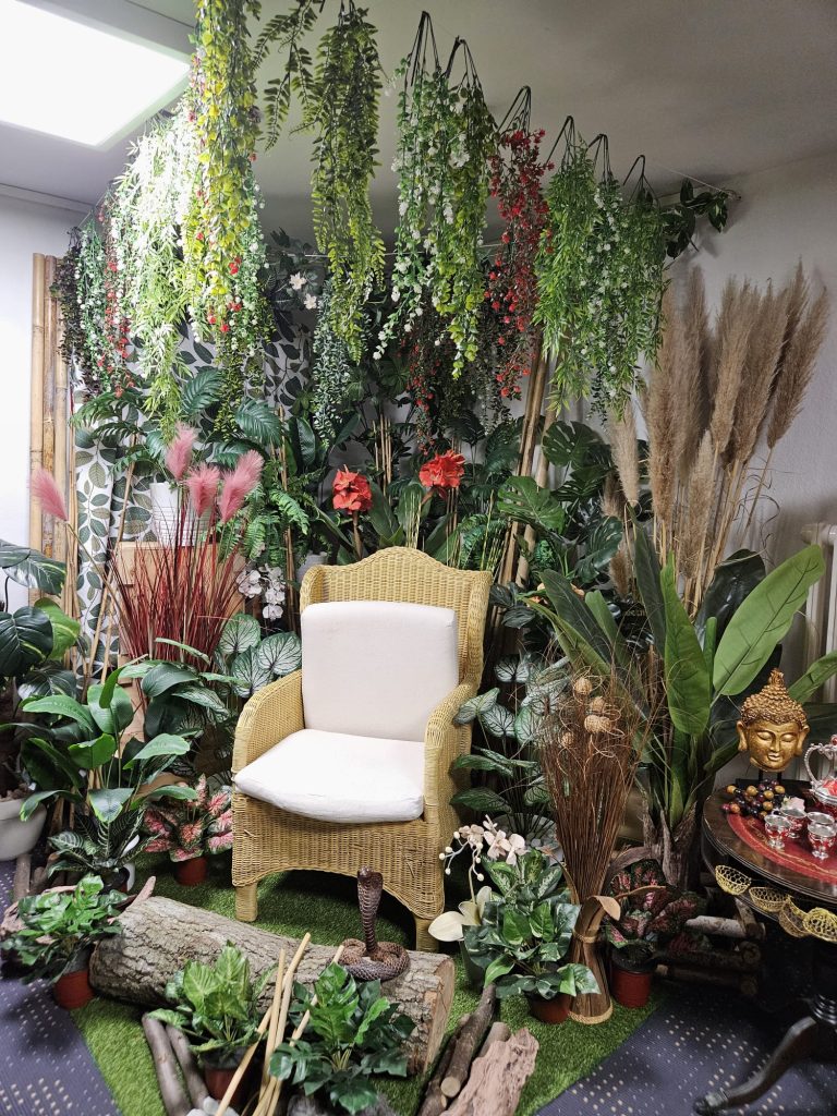 Klassisch und edel: Die Kamin-Ecke bietet einen hochwertigen Rahmen für Business-Porträts oder gemütliche Charakterstudien.